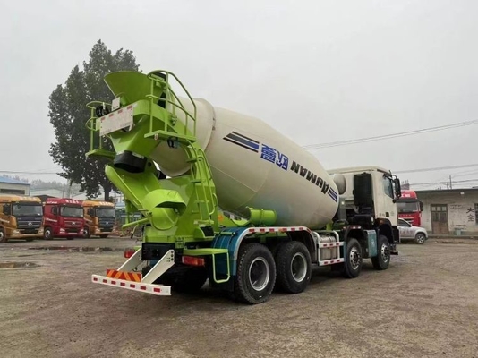 Momento di carico elevato Camione miscelatore di calcestruzzo da 12 cubi per negozi di materiali da costruzione Efficienza