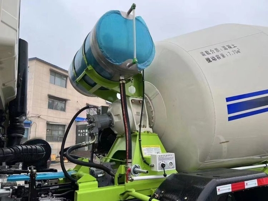 Momento di carico elevato Camione miscelatore di calcestruzzo da 12 cubi per negozi di materiali da costruzione Efficienza