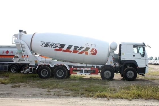 Camion pesante nazionale HOWO 8X4 5.5 carrato Camion miscelatore di calcestruzzo e capacità di 2-25m3