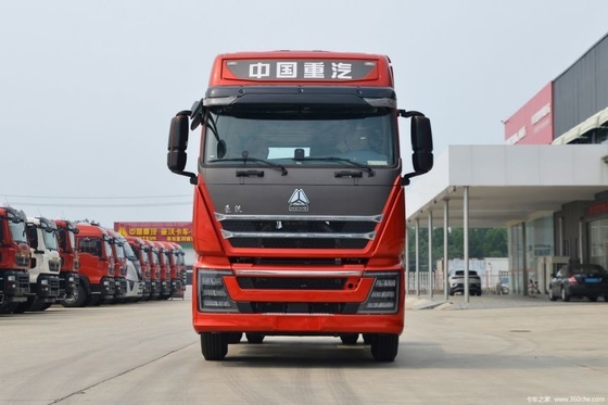SinotruK HOWO TH7 Camione pesante 6X2 4X2 6*4 Camione trattore con una capacità del serbatoio ≥ 600L