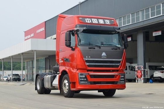 SinotruK HOWO TH7 Camione pesante 6X2 4X2 6*4 Camione trattore con una capacità del serbatoio ≥ 600L