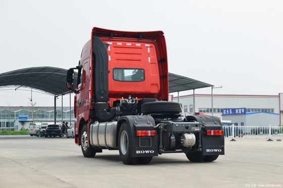 SinotruK HOWO TH7 Camione pesante 6X2 4X2 6*4 Camione trattore con una capacità del serbatoio ≥ 600L