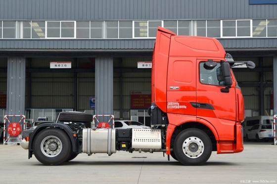 SinotruK HOWO TH7 Camione pesante 6X2 4X2 6*4 Camione trattore con una capacità del serbatoio ≥ 600L