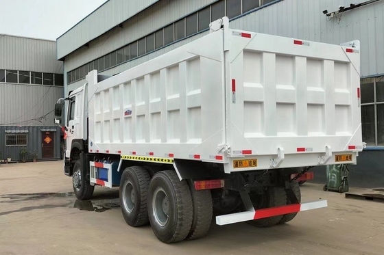 Direzione destra Camione pesante nazionale Usato HOWOV7 6X4 440 HP Camione da scarico 5,8m Auto speciale