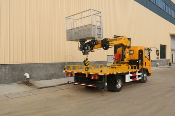 Potenza da 150 CV Boutique Howo di seconda mano 16-30m Camion aereo con gru camion