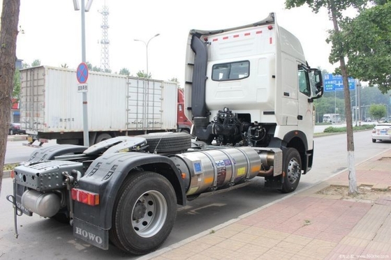4X2 Sinotruk HOWO T7H 440HP LNG Tractor Truck con 16 marcia in avanti
