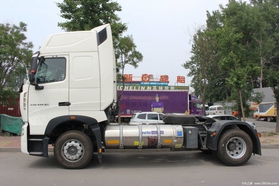 4X2 Sinotruk HOWO T7H 440HP LNG Tractor Truck con 16 marcia in avanti