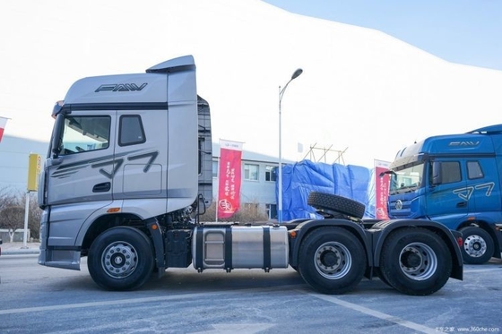 FAW Jiefang J7 Camion pesante 560 CV 6X4 Capo di camion di grande trazione con sistema multimediale