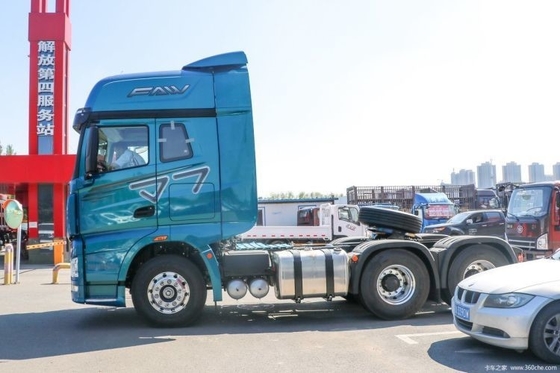FAW Jiefang J7 LNG CHG 371 375HP 4*2 6*4 6*2 Trattore a carico con velocità massima di 120KM/h