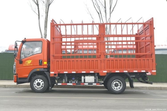 Dimensione del serbatoio di carico 4.15*2.45*2.3m Camion pesante HOWO Wang 4X2 160 HP Camion leggero a griglia