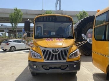 Autobus per scuole elementari Euro 4 Norma di emissione Torsione massima 330N.m/1400-2400r/min
