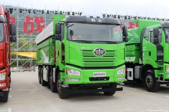 FAW Jiefang J6P Camion pesante 420 CV 8X4 6,5 m Camionetti di scarico per serbatoi di carburante Capacità 300-400L