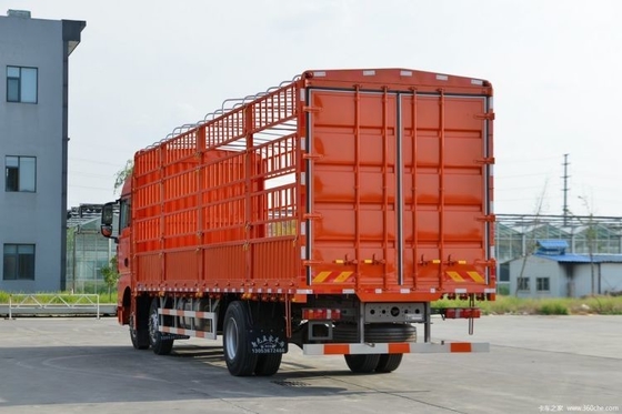 Sinotruk di seconda mano SITRAK G7 330hp 6X2 8,6m Camion tipo griglia Camion recinzione