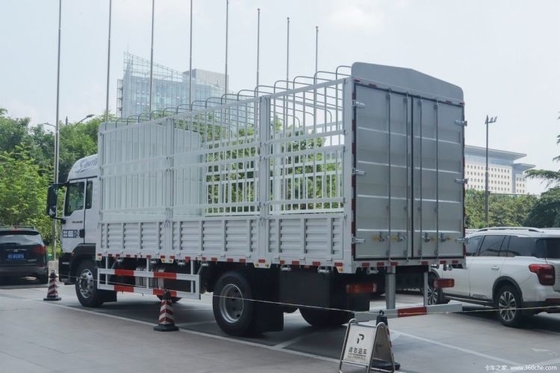 270 CV SINOTRUCK SITRAK G5S Luxury 4X2 6.8m AMT camion di magazzino a trasmissione automatica