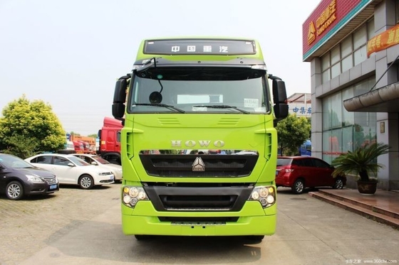 440 cavalli di potenza 4X2 Sinotruk HOWO T7H trattore con 2 passeggeri e 8L di capacità del motore