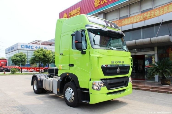 440 cavalli di potenza 4X2 Sinotruk HOWO T7H trattore con 2 passeggeri e 8L di capacità del motore