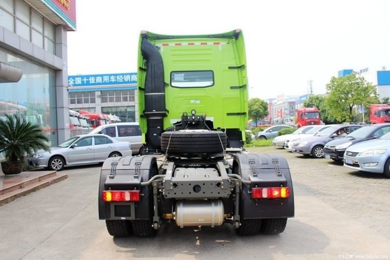 440 cavalli di potenza 4X2 Sinotruk HOWO T7H trattore con 2 passeggeri e 8L di capacità del motore