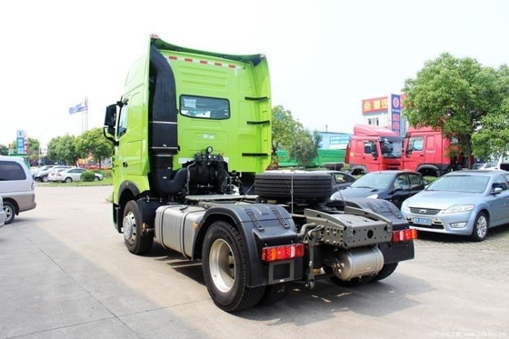 440 cavalli di potenza 4X2 Sinotruk HOWO T7H trattore con 2 passeggeri e 8L di capacità del motore