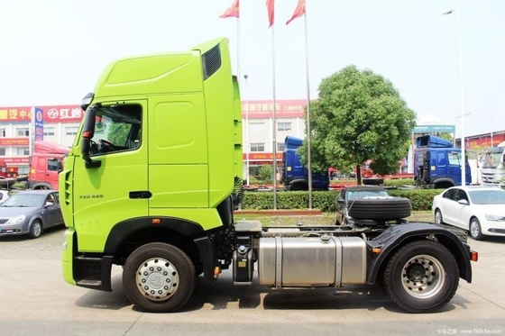 440 cavalli di potenza 4X2 Sinotruk HOWO T7H trattore con 2 passeggeri e 8L di capacità del motore
