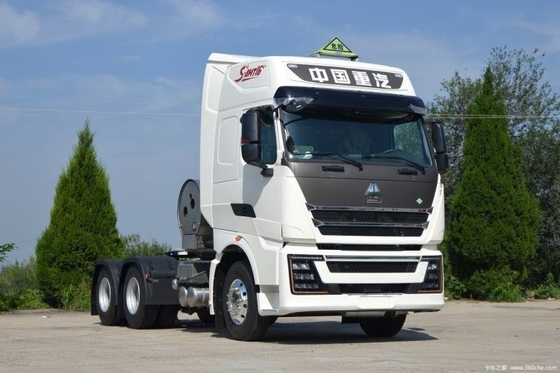 Trasmissione manuale utilizzata HOWO TH7 4*2 6*4 Testa del camion trainante con dimensione 7.12*2.55*3.85M