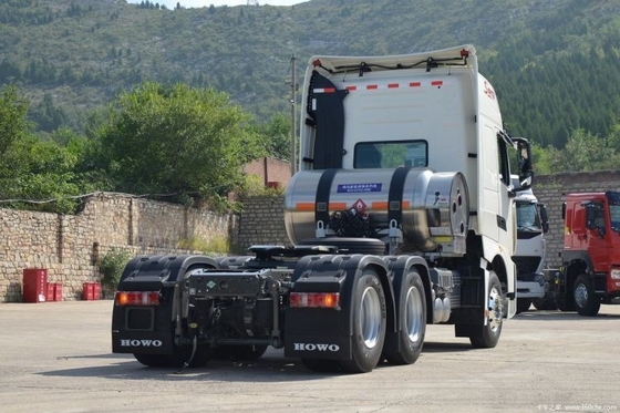 Trasmissione manuale utilizzata HOWO TH7 4*2 6*4 Testa del camion trainante con dimensione 7.12*2.55*3.85M